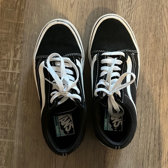Black vans. - Picture 1 of 3